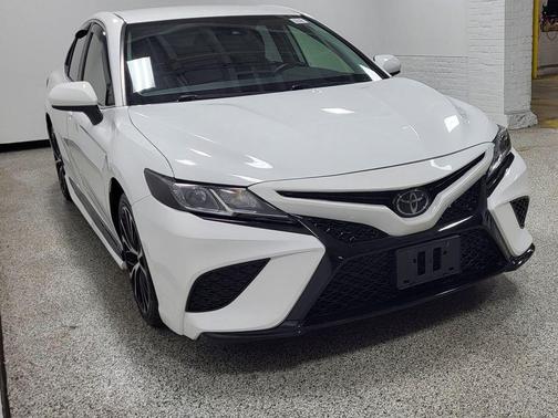 Super White 2020 Toyota Camry SE