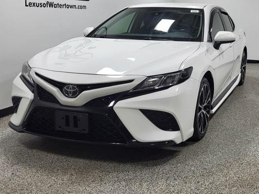 Super White 2020 Toyota Camry SE