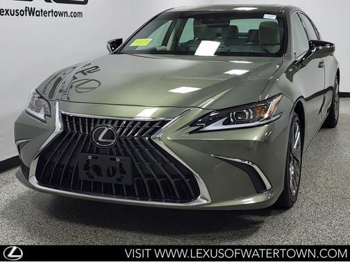 Sunlit Green 2025 Lexus ES 300h Luxury