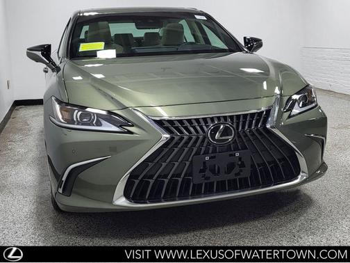 Sunlit Green 2025 Lexus ES 300h Luxury
