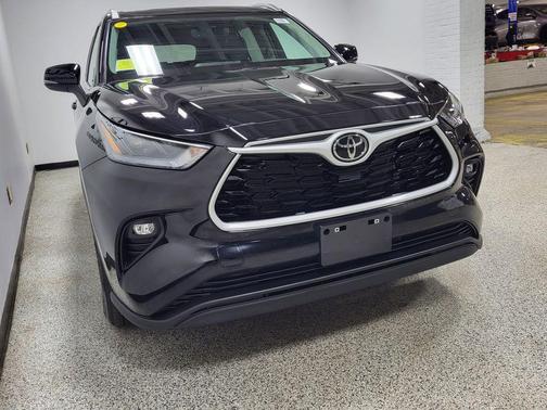 2025 Toyota Highlander XLE