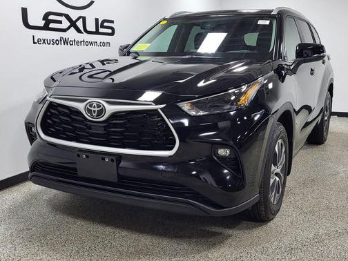 2025 Toyota Highlander XLE