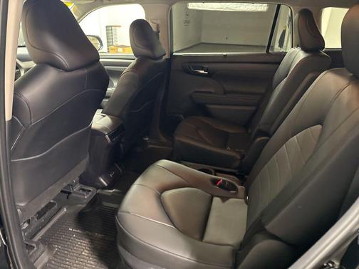2025 Toyota Highlander XLE