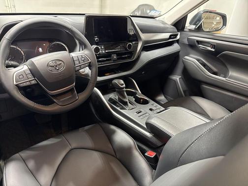 2025 Toyota Highlander XLE