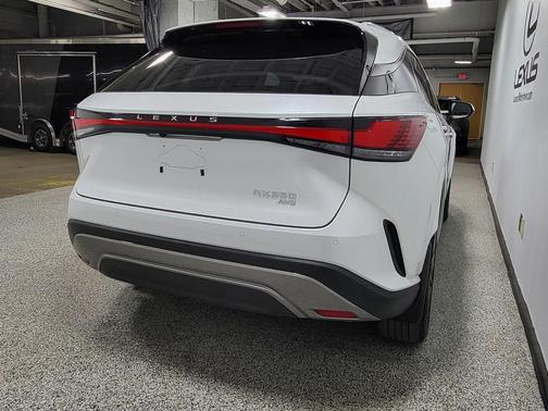Eminent White Pearl 2023 Lexus RX 350 Luxury