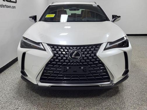 Eminent White Pearl 2025 Lexus UX 300h Premium