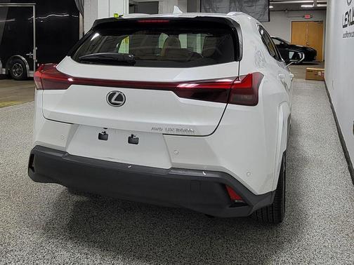 Eminent White Pearl 2025 Lexus UX 300h Premium