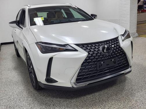 Eminent White Pearl 2025 Lexus UX 300h Premium