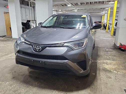 Magnetic Gray Metallic 2018 Toyota RAV4 LE