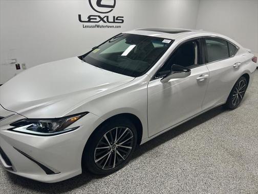 2022 Lexus ES 350 Base