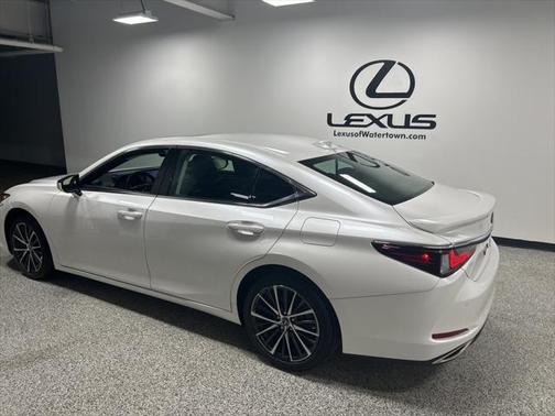 2022 Lexus ES 350 Base
