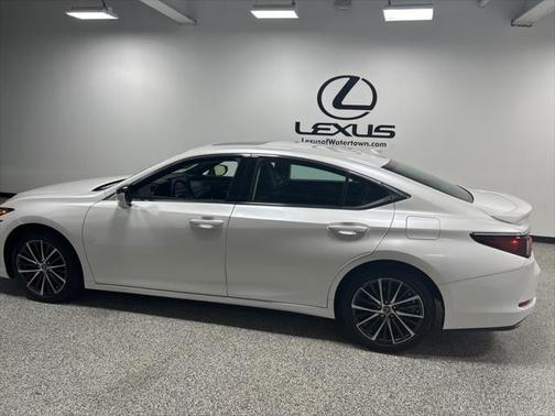 2022 Lexus ES 350 Base