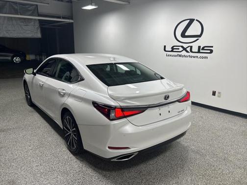 2022 Lexus ES 350 Base