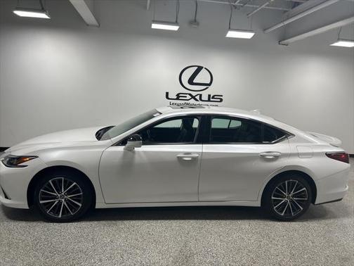 2022 Lexus ES 350 Base