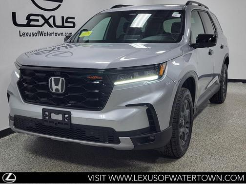 Lunar Silver Metallic 2025 Honda Pilot TrailSport