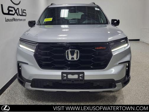 Lunar Silver Metallic 2025 Honda Pilot TrailSport