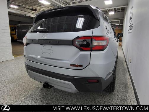 Lunar Silver Metallic 2025 Honda Pilot TrailSport