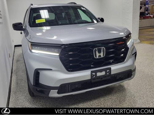 Lunar Silver Metallic 2025 Honda Pilot TrailSport