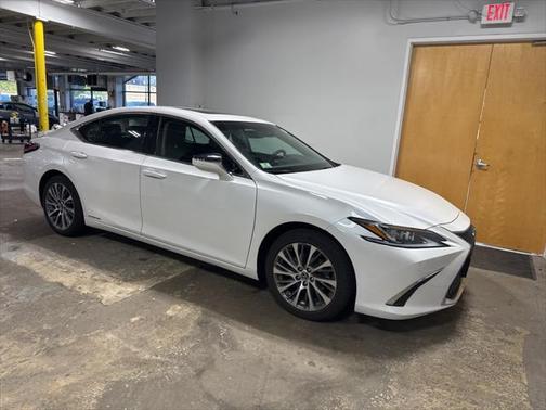 2021 Lexus ES 300h Base