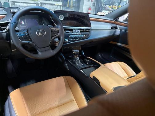 2024 Lexus ES 350 Base