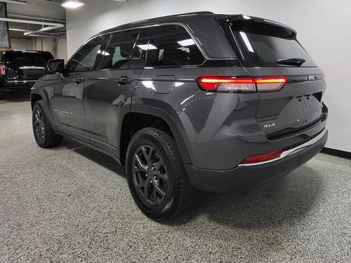 Baltic Gray Metallic Clearcoat 2023 Jeep Grand Cherokee Limited