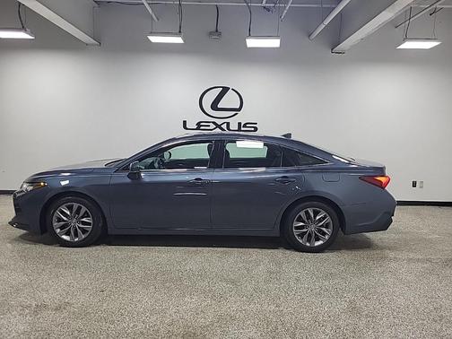 2019 Toyota Avalon XLE