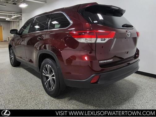 Ooh La La Rouge Mica 2019 Toyota Highlander LE