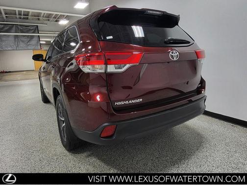 Ooh La La Rouge Mica 2019 Toyota Highlander LE