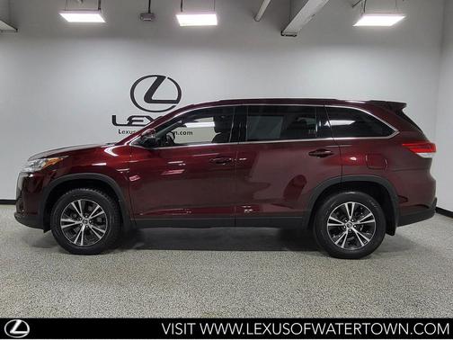 Ooh La La Rouge Mica 2019 Toyota Highlander LE