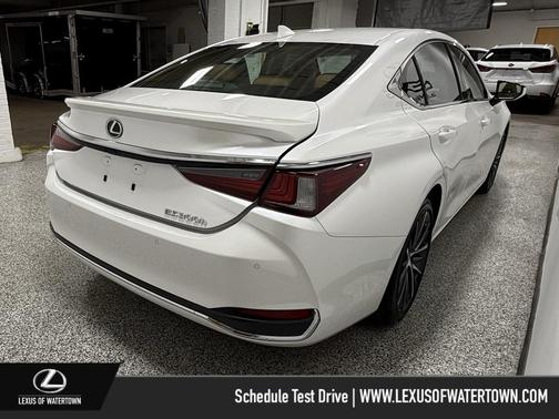 2025 Lexus ES 300h Base