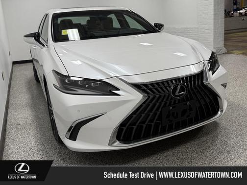 2025 Lexus ES 300h Base