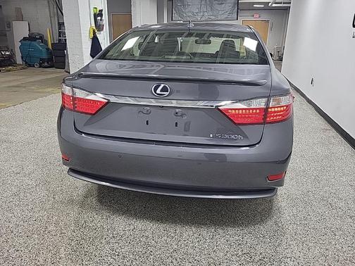 2015 Lexus ES 300h Base