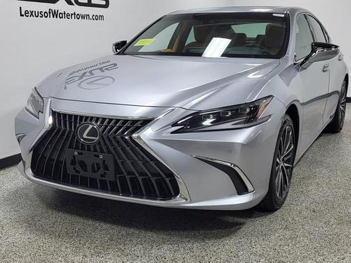 2025 Lexus ES 300h Base