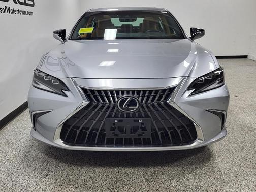 2025 Lexus ES 300h Base