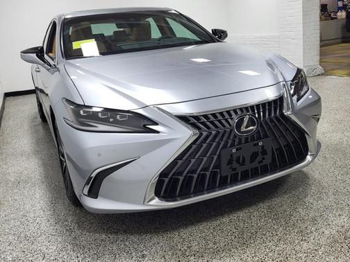 2025 Lexus ES 300h Base