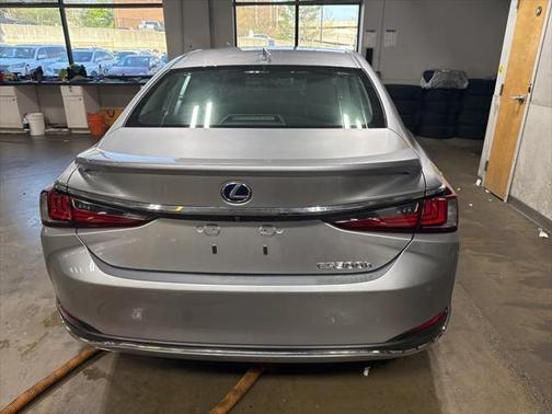 2022 Lexus ES 300h Ultra Luxury