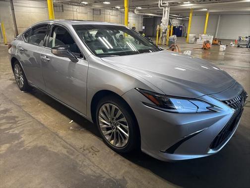 2022 Lexus ES 300h Ultra Luxury