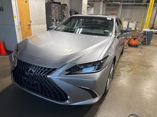 2022 Lexus ES 300h Ultra Luxury