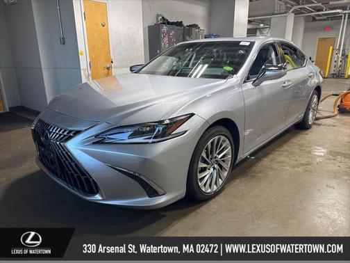 2022 Lexus ES 300h Ultra Luxury