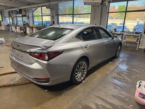 2022 Lexus ES 300h Ultra Luxury