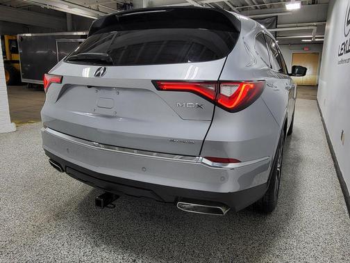 Lunar Silver Metallic 2022 Acura MDX Technology Package