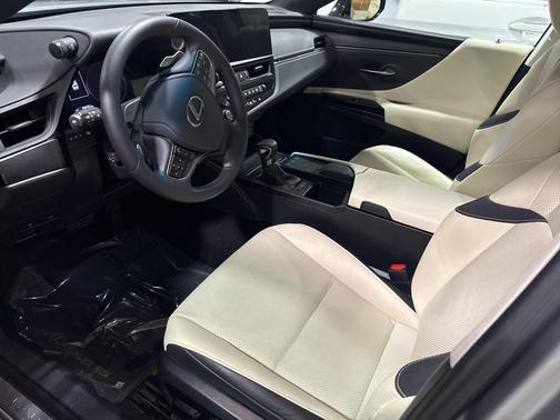 2022 Lexus ES 350 Base