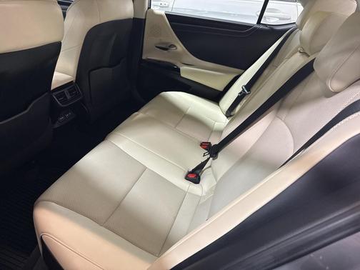 2022 Lexus ES 350 Base