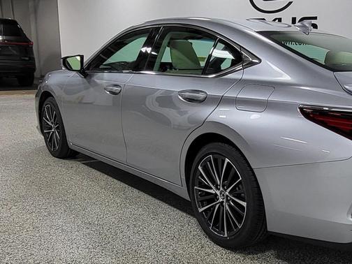 2022 Lexus ES 350 Base