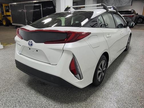 Blizzard Pearl 2018 Toyota Prius Prime Plus