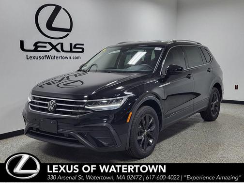 Deep Black Pearl 2024 Volkswagen Tiguan 2.0T SE