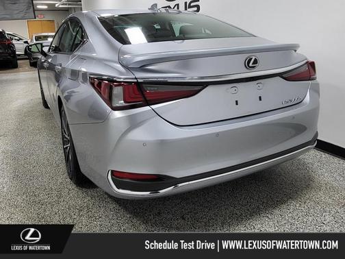 2025 Lexus ES 300h Base
