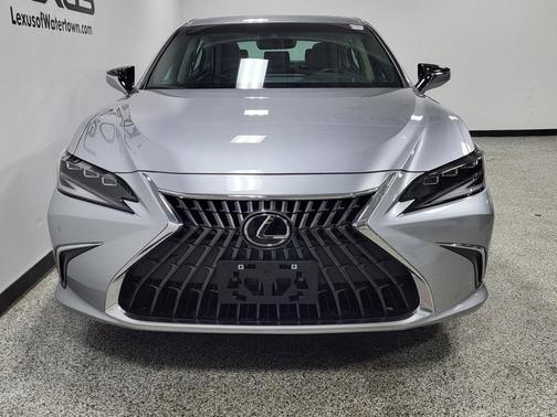 2025 Lexus ES 300h Base