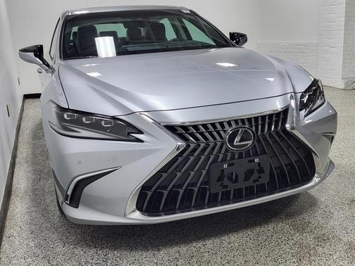 2025 Lexus ES 300h Base