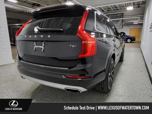 2021 Volvo XC90 T6 Momentum